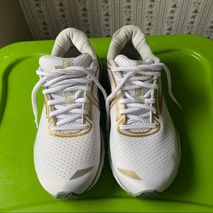 Women's Brooks Adrenaline 20 Running Shoes 7.5 Medium
